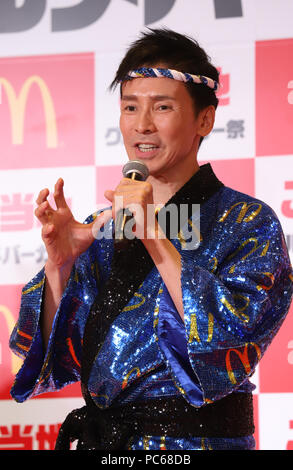 Tokyo, Japon. 31 juillet, 2018. Chanteuse japonaise Hiromi Go assiste à McDonald's du Japon 'événement promotionnel de hamburgers gastronomiques locales' à Tokyo le Mardi, Juillet 31, 2018. Rendez-vous et le comédien japonais Dandy Sakano avec patineuse professionnelle Mai Asada pousser leur ville natale, goûté la cuisine des hamburgers à l'événement. Credit : Yoshio Tsunoda/AFLO/Alamy Live News Banque D'Images