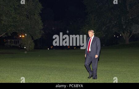 Washington, DC. 31 juillet, 2018. Le Président des Etats-Unis, Donald J. Trump qu'il revient de Tampa Bay, Floride à la Maison Blanche le 31 juillet 2018 à Washington, DC. Credit : Tasos Katopodis/Piscine via CNP | Conditions de crédit dans le monde entier : dpa/Alamy Live News Banque D'Images