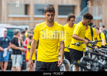 Bad Ragaz, Suisse. 06Th Aug 2018. Le soccer, le camp de formation : Borussia Dortmund Dortmund's Christian Pulisic entre dans les terrains d'entraînement. Crédit : David Inderlied/dpa/Alamy Live News Banque D'Images