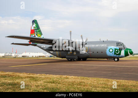 Fairford, UK. 16 juillet, 2018. Le Pakistan Air Force est allé(e) à RIAT 2018 avec leur 75e anniversaire Hercules C-130. Crédit : C. Van Grinsven SOPA/Images/ZUMA/Alamy Fil Live News Banque D'Images