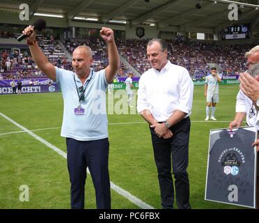 Firo : 29.07.2018, Football, 1.Bundesliga, la saison 2018/2019, Stadioneroffnung, Erzgebirge Aue - FC Schalke 04 1 : 0 Aue Président Helge Leonhardt, à gauche avec Clemens TONNIES, Schalke | conditions dans le monde entier Banque D'Images