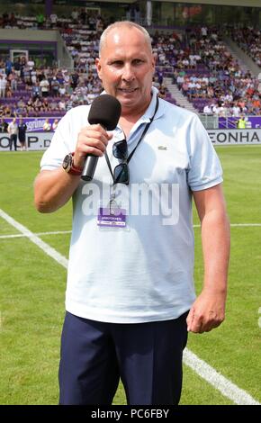 Firo : 29.07.2018, Football, 1.Bundesliga, la saison 2018/2019, Stadioneroffnung, Erzgebirge Aue - FC Schalke 04 1 : 0 Aue Président Helge Leonhardt, avec micro | conditions dans le monde entier Banque D'Images