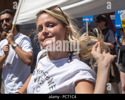 Des dizaines de milliers de personnes Inscrivez-vous une grande manifestation pour marquer le 70e anniversaire du Service national de santé. Avec : Sally Lindsay Où : London, England, United Kingdom Quand : 30 Juin 2018 Crédit : Wheatley/WENN Banque D'Images