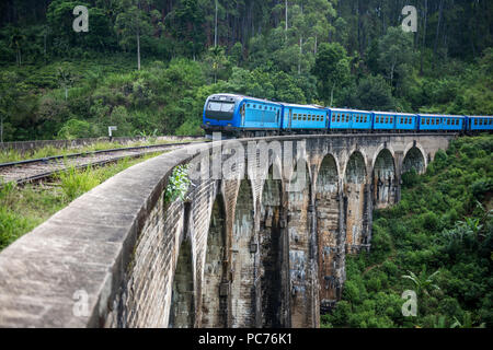 Scenic train au Sri Lanka Banque D'Images