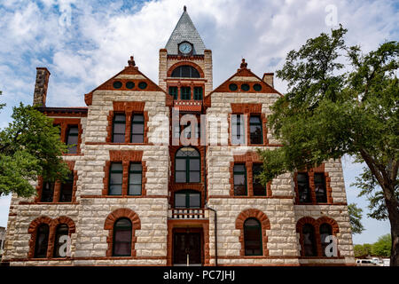 L'historique 1892 Erath County Courthouse à Stephenville Texas conçu par James Riely Gordon en style néo-roman. Banque D'Images