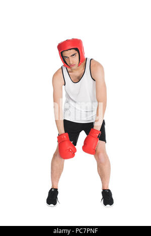 Assez jeune boxer dans les gants et le casque isolated on white Banque D'Images