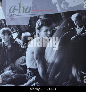 A-ha - Hunting High et Low - 1985 - couverture de l'album vinyle vintage Banque D'Images