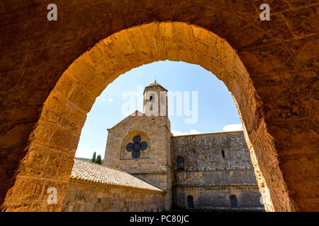 Abbaye Sainte-Marie de Fontfroide ou Abbaye de Fontfroide près de Narbonne, Aude, Occitanie, France, Europe de l'Ouest Banque D'Images