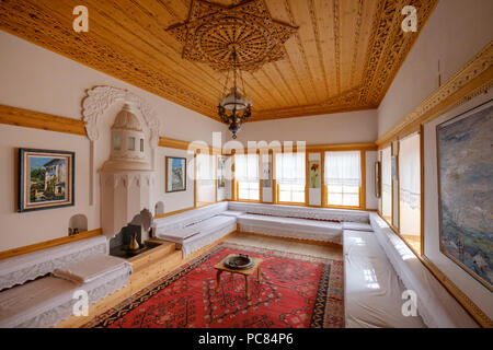 Salle de séjour dans la maison, Ismail Kadaré, reconstruit, Gjirokastra, Gjirokastër Albanie Banque D'Images