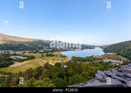 Une vue de Llyn Padarn et Llanberis du vieux conseils de carrière Dinorwic ardoise Banque D'Images
