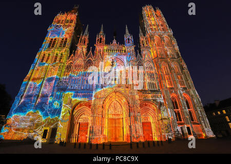 ROUEN, FRANCE - JUILLET 15,2018 : Lumière sur la cathédrale de Notre Dame dans la ville de Rouen, capitale de la Haute-Normandie. Banque D'Images