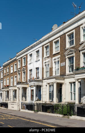 Maisons Mitoyennes sur Westbourne Park Road à Notting Hill, Londres, Royaume-Uni Banque D'Images