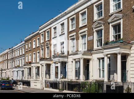 Maisons Mitoyennes sur Westbourne Park Road à Notting Hill, Londres, Royaume-Uni Banque D'Images