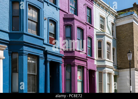 Façades colorées sur Lancaster Road à Notting Hill, London, England, UK Banque D'Images