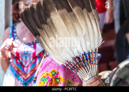 Danseurs autochtones à la cérémonie de l'entrée principale entrant dans le Beaver Dome.Tsuut'ina Nation’s Powwow. Banque D'Images