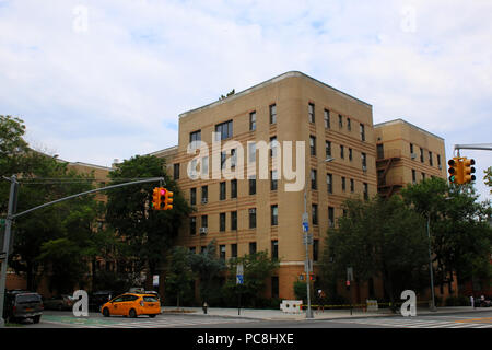 NEW YORK, NY - 10 juillet : Art-déco bâtiment résidentiel d'avant-guerre à 20 Plaza Rue est à Prospect Heights, Brooklyn le 10 juin 2017 à New York, USA Banque D'Images