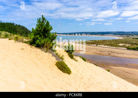 Les dunes de sable de Sao Martinho do Porto, Portugal, Alcobaça. Banque D'Images