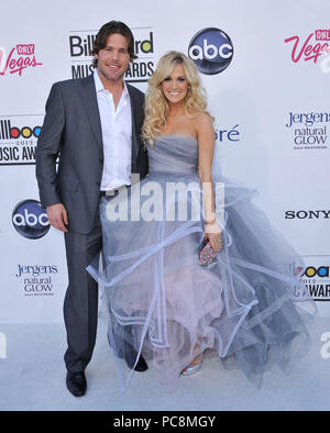 Carrie Underwood, Mike Fisher au Billboard Music Awards 2012 au MGM Grand Arena de Las Vegas.Carrie Underwood, Mike Fisher ------------- Red Carpet Event, Vertical, USA, Cinéma, Célébrités, photographie, Bestof, Arts, Culture et divertissement, Célébrités Topix fashion / Vertical, Best of, événement dans la vie d'Hollywood, Californie - Tapis rouge et en backstage, USA, Cinéma, Célébrités, cinéma, télévision, Célébrités célébrités musique, photographie, Arts et culture, Bestof, divertissement, Topix, verticale de la famille de l'année 2012, enquête tsuni@Gamma-USA.com Hus Banque D'Images