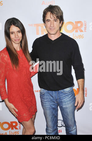 Dermot Mulroney et épouse Tharita Catulle à Trevor Live au Hollywood Palladium de Los Angeles.Dermot Mulroney et épouse Tharita Catulle ------------- Red Carpet Event, Vertical, USA, Cinéma, Célébrités, photographie, Bestof, Arts, Culture et divertissement, Célébrités Topix fashion / Vertical, Best of, événement dans la vie d'Hollywood, Californie - Tapis rouge et en backstage, USA, Cinéma, Célébrités, cinéma, télévision, Célébrités célébrités musique, photographie, Arts et culture, Bestof, divertissement, Topix, verticale de la famille de l'année 2012, enquête tsuni-Gamma@U Banque D'Images