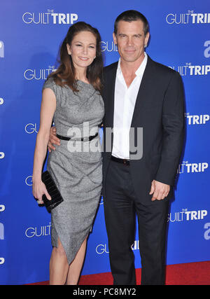 Diane Lane et Josh Brolin à la culpabilité Voyage Premiere au Westwood Theatre de Los Angeles.Diane Lane et Josh Brolin  37 ------------- Red Carpet Event, Vertical, USA, Cinéma, Célébrités, photographie, Bestof, Arts, Culture et divertissement, Célébrités Topix fashion / Vertical, Best of, événement dans la vie d'Hollywood, Californie - Tapis rouge et en backstage, USA, Cinéma, Célébrités, cinéma, télévision, Célébrités célébrités musique, photographie, Arts et culture, Bestof, divertissement, Topix, verticale de la famille de l'année 2012, enquête tsuni@Gamma-USA.com et Mari Banque D'Images