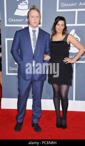 James McCartney, Kate Nazareth 233 à la 54e cérémonie annuelle de remise des Prix Grammy 2012 au Staples Center de Los Angeles.James McCartney, Kate Nazareth 233 ------------- Red Carpet Event, Vertical, USA, Cinéma, Célébrités, photographie, Bestof, Arts, Culture et divertissement, Célébrités Topix fashion / Vertical, Best of, événement dans la vie d'Hollywood, Californie - Tapis rouge et en backstage, USA, Cinéma, Célébrités, cinéma, télévision, Célébrités célébrités musique, photographie, Arts et culture, Bestof, divertissement, Topix, verticale de la famille de l'année 2012, enquête tsuni@Gam Banque D'Images