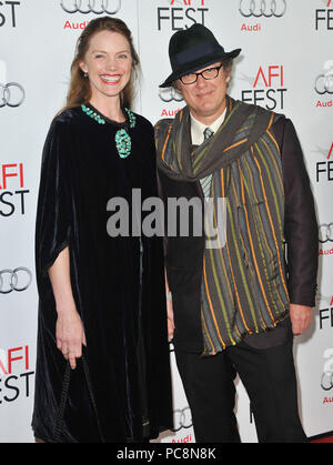 James Spader et femme au Lincoln Premiere nuit AFI festival de clôture au Chinese Theatre de Los Angeles.James Spader et Femme  16 ------------- Red Carpet Event, Vertical, USA, Cinéma, Célébrités, photographie, Bestof, Arts, Culture et divertissement, Célébrités Topix fashion / Vertical, Best of, événement dans la vie d'Hollywood, Californie - Tapis rouge et en backstage, USA, Cinéma, Célébrités, cinéma, télévision, Célébrités célébrités musique, photographie, Arts et culture, Bestof, divertissement, Topix, verticale de la famille de l'année 2012, enquête tsuni@Gamma-USA.com , Banque D'Images