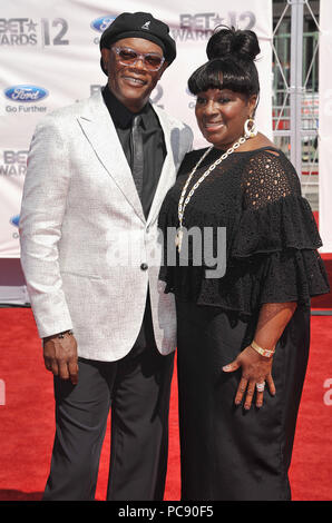 QSamuel L. Jackson. Latanya Richardson  111- lors du 12ème 2012 BET Awards au Shrine Amphitheatre de Los Angeles. Samuel L. Jackson. Latanya Richardson  111- ------------- Red Carpet Event, Vertical, USA, Cinéma, Célébrités, photographie, Bestof, Arts, Culture et divertissement, Célébrités Topix fashion / Vertical, Best of, événement dans la vie d'Hollywood, Californie - Tapis rouge et en backstage, USA, Cinéma, Célébrités, cinéma, télévision, Célébrités célébrités musique, photographie, Arts et culture, Bestof, divertissement, Topix, verticale de la famille de l'année 2012, en Banque D'Images