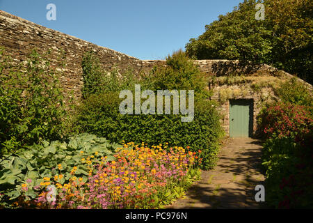 Un jardin clos au Château de Mey dans le Caithness, Ecosse, Royaume-Uni Banque D'Images