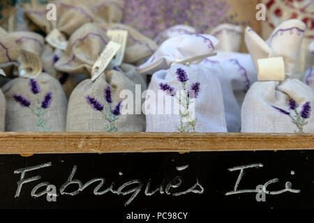 Lourmarin, sacs de lavande, Vaucluse, Provence, France Banque D'Images