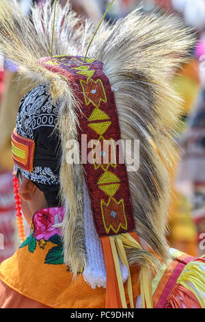 Danseurs autochtones lors de la cérémonie d’entrée au Beaver Dome.Powwow de la nation Tsuut'ina. Banque D'Images