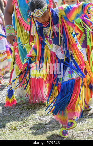 Danseurs autochtones lors de la cérémonie d’entrée au Beaver Dome.Powwow de la nation Tsuut'ina. Banque D'Images