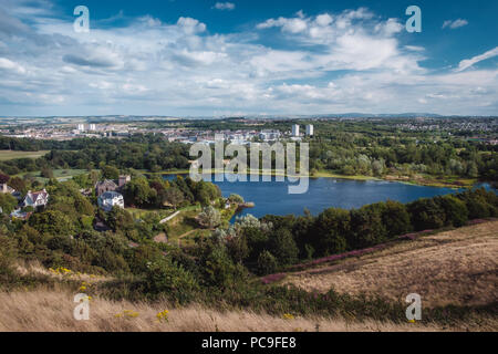 La ville d'Édimbourg, vue sur la colline de Duddingston Loch, Ecosse, Royaume-Uni Banque D'Images