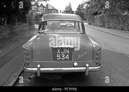 Singer Gazelle voiture classique, bleu, XJN534, dans la rue, Stockton Heath, Warrington, Cheshire, North West England, UK Banque D'Images