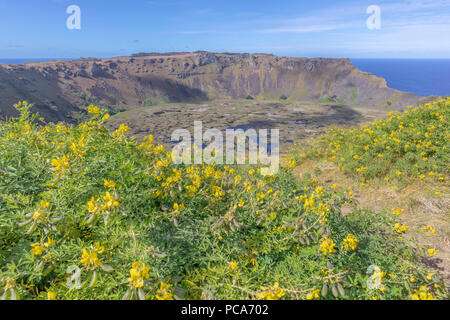 Magnifique vue sur le volcan Rano Kau, peut-être le plus impressionnant paysage à l'intérieur de l'île de Pâques. Banque D'Images