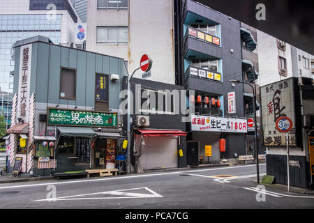 Des tours d'immeubles résidentiels et d'affaires dans le quartier de Shinagawa, Tokyo, région du Kanto, l'île de Honshu, Japon. Banque D'Images