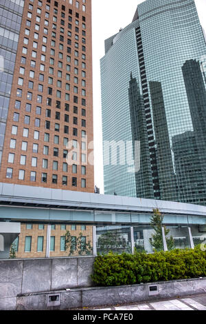 Des tours d'immeubles résidentiels et d'affaires dans le quartier de Shinagawa, Tokyo, région du Kanto, l'île de Honshu, Japon. Banque D'Images