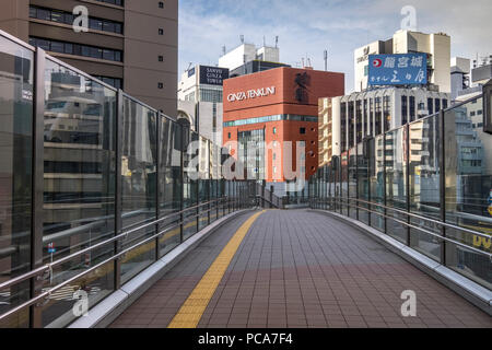 Des tours d'immeubles résidentiels et d'affaires dans le quartier de Shinagawa, Tokyo, région du Kanto, l'île de Honshu, Japon. Banque D'Images