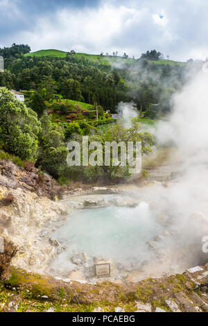 Les fumerolles de la ville de Furnas, île de Sao Miguel, Açores, Portugal, Europe, Atlantique Banque D'Images