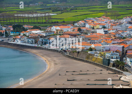 Vue sur Praia da Vittoria à partir de la Torche Gazebo Monument, île de Terceira, Açores, Portugal, Europe, Atlantique Banque D'Images