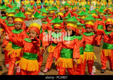 Madiun, Indonésie. 31 juillet, 2018. Un total de 1000 personnes de l'éducation de la petite enfance (PAUD) écoles ont répondu à l'adiun "Pinck Dance' de masse au cours de la Journée nationale de l'enfant en 2018 dans la ville de Madiun. Credit : Ajun Ally/Pacific Press/Alamy Live News Banque D'Images