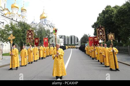 Fidèles orthodoxes russes mènent une procession marquant le 1030e anniversaire du baptême de la Rus', 28 juillet 2018 à Moscou, Russie. Banque D'Images