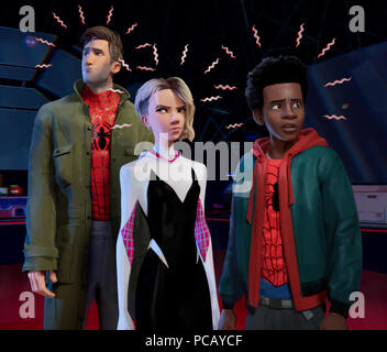 DATE DE SORTIE : Décembre 14, 2018 TITRE : Spider-Man : Dans l'Spider-Verse STUDIO : Columbia Pictures Réalisateur : Bob Persichetti, Peter Ramsey PLOT : Spider-Man traverse les dimensions parallèles et fait équipe avec l'Spider-Men de ces dimensions d'arrêter une menace pour toute la réalité. Avec : Peter Parker (Jake Johnson), Gwen Stacy (Hailee Steinfeld) et Miles Morales (Shameik Moore). (Crédit Image : © Columbia Pictures/photos) Banque D'Images