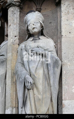 Statue de Saint Marcel sur le portail de la Saint Germain l'Auxerrois, église dans Paris, France Banque D'Images