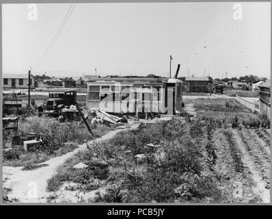 Les voies de l'aéroport, près de Modesto, comté, en Californie. Une autre maison, en particulier les pauvres pour l'ia . . . - Banque D'Images