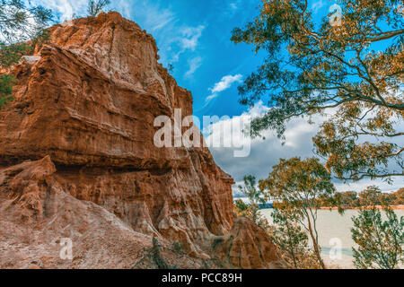 Falaises de grès magnifique sur la rivière Murray en Australie du Sud Banque D'Images