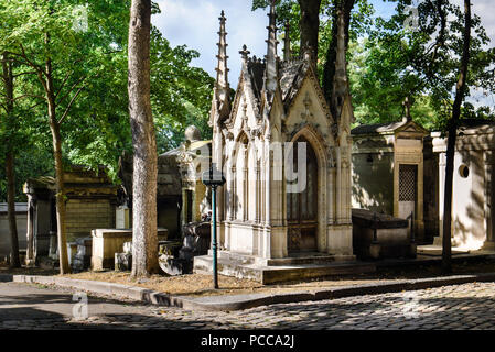 Tombes de cimetière de Montmartre à Paris Banque D'Images