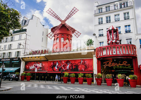 Moulin Rouge cabaret à Paris Banque D'Images