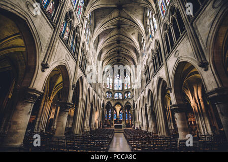 Intérieur de l'église Saint Pierre de Montmartre Banque D'Images