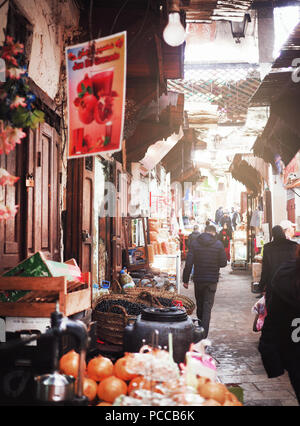 Scène de rue à Fès Medina, FES, Maroc Banque D'Images