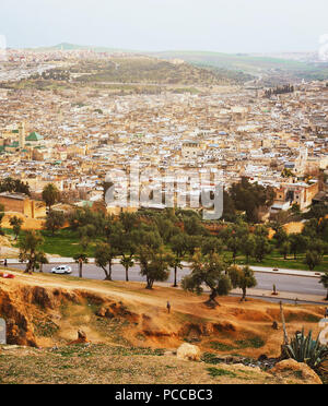 Vue à partir de la médina de Fès tombes Marinid, Fès, Maroc Banque D'Images